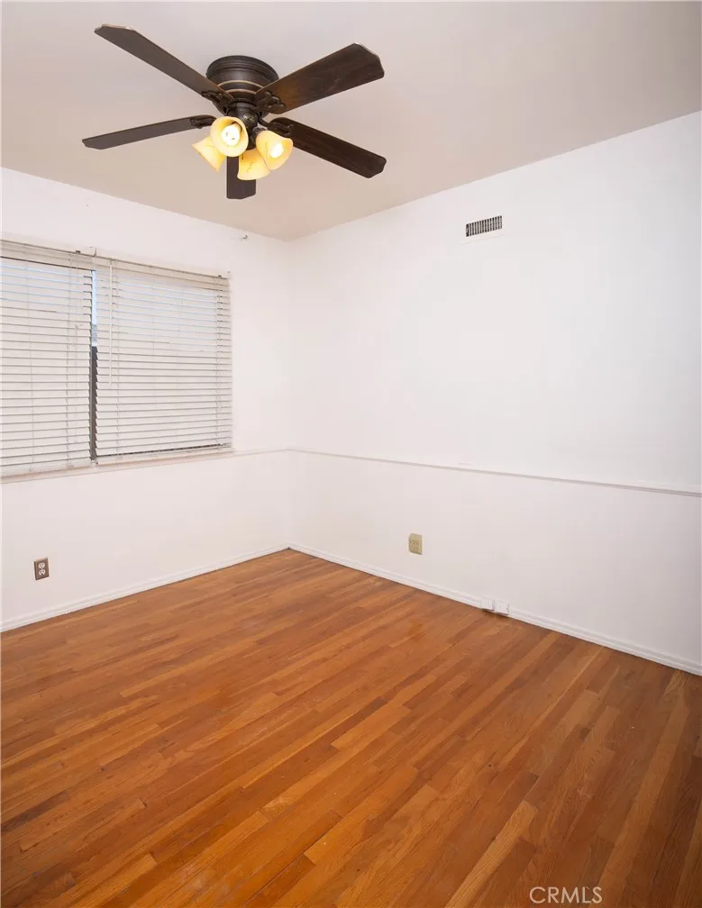 20748 Vose Winnetka, CA 91306