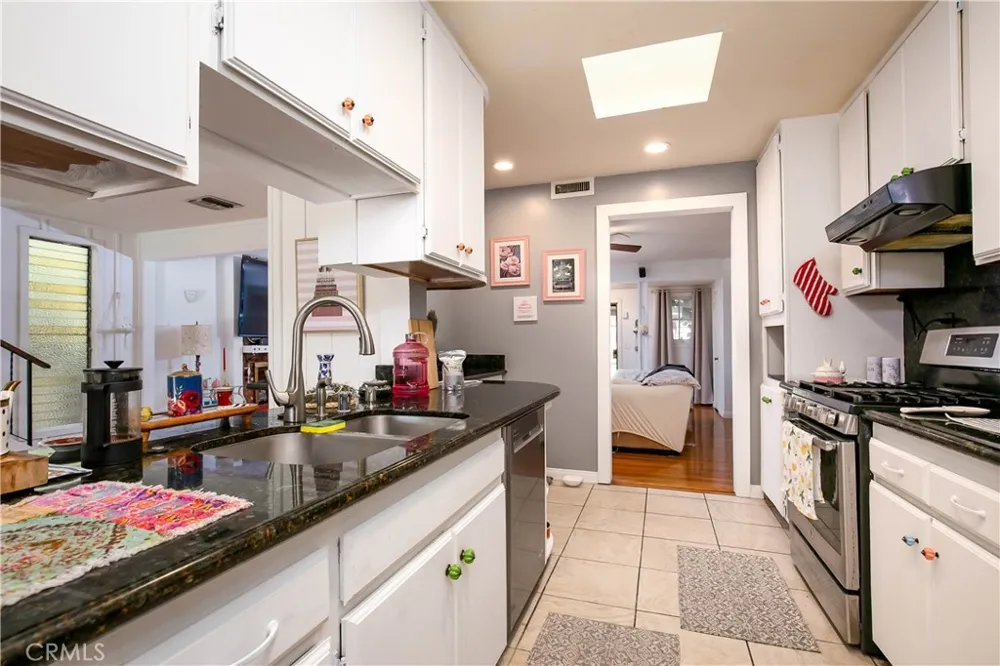 20748 Vose Winnetka, CA 91306