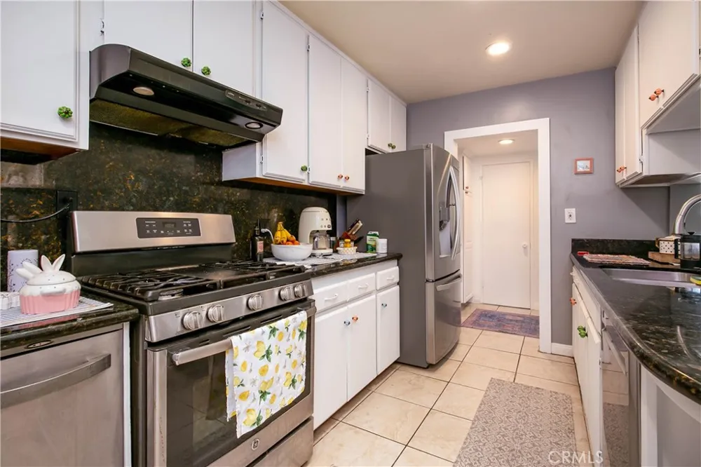 20748 Vose Winnetka, CA 91306