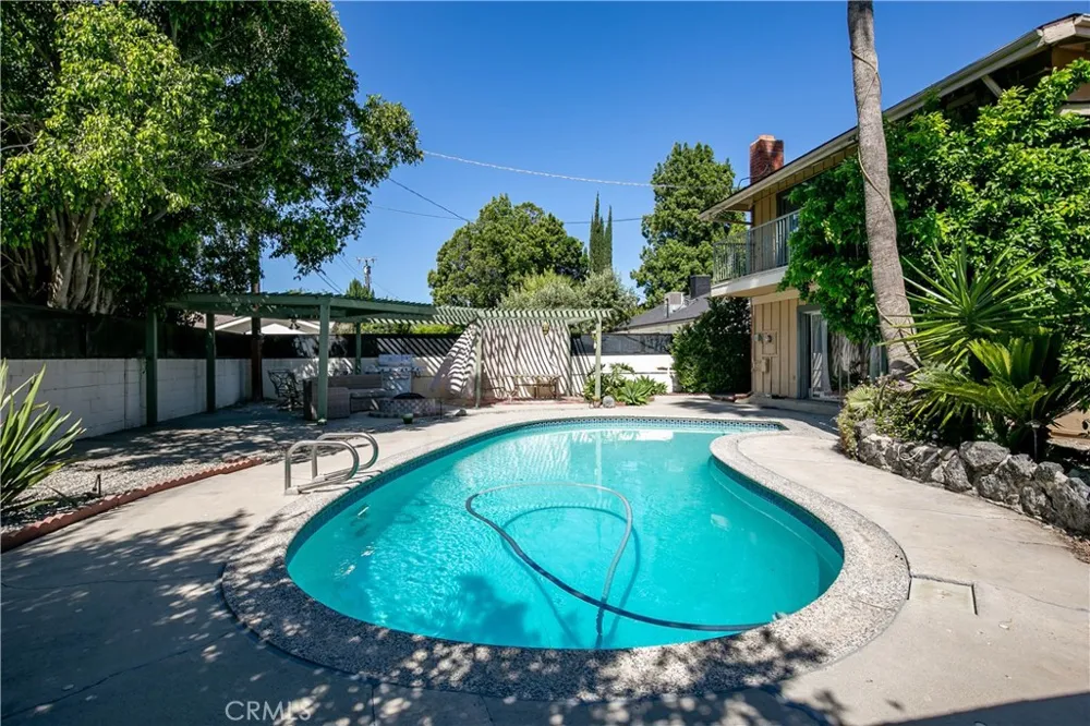 20748 Vose Winnetka, CA 91306