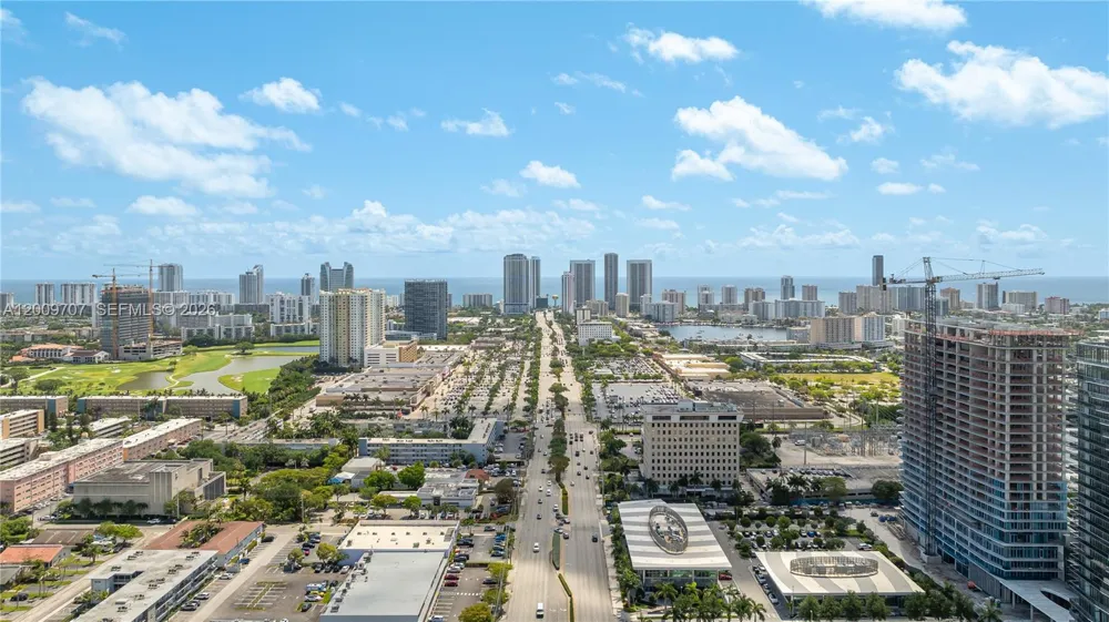 906 NE 5th St Hallandale Beach, FL 33009