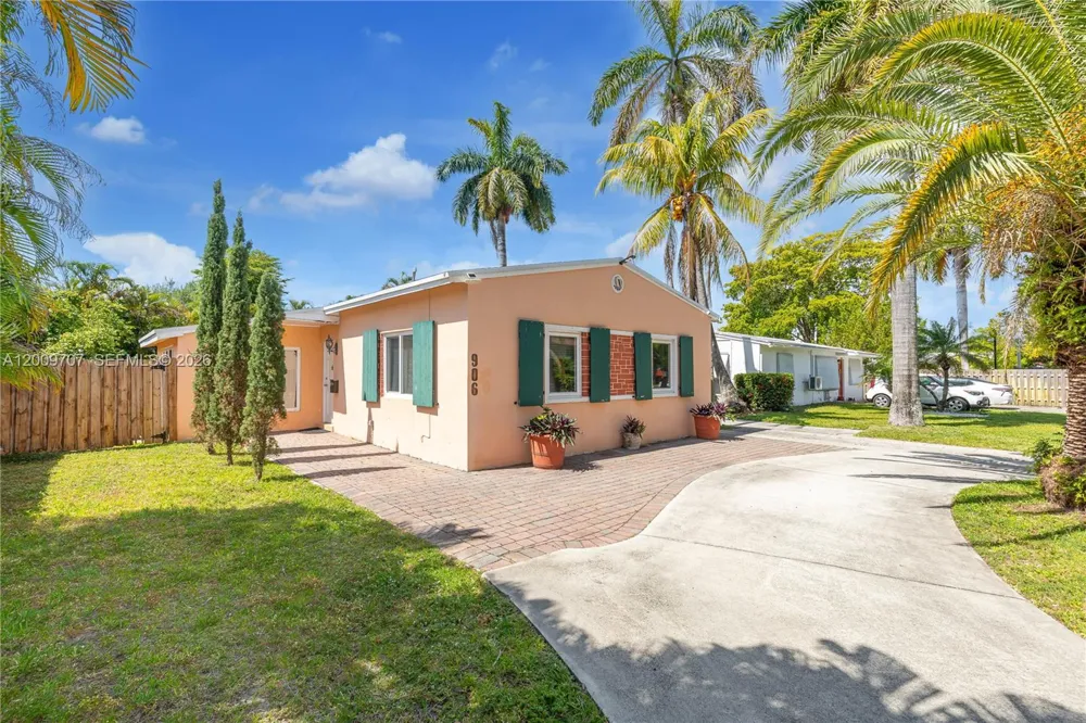 906 NE 5th St Hallandale Beach, FL 33009