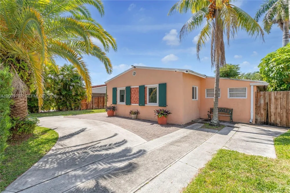 906 NE 5th St Hallandale Beach, FL 33009