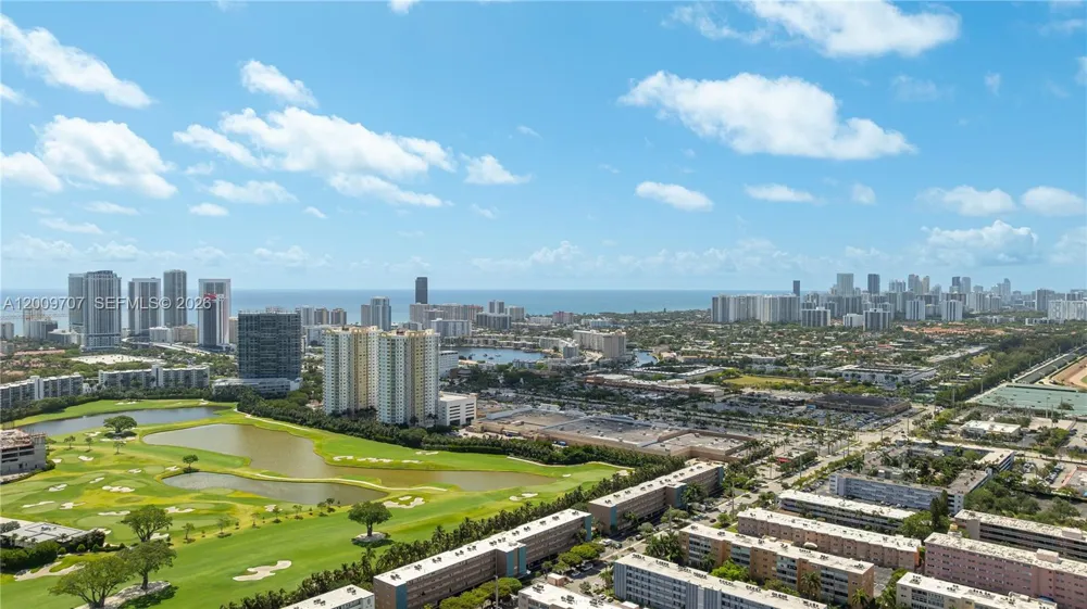 906 NE 5th St Hallandale Beach, FL 33009