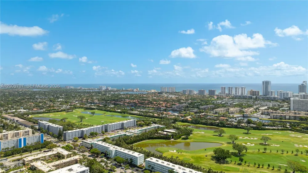 906 NE 5th St Hallandale Beach, FL 33009