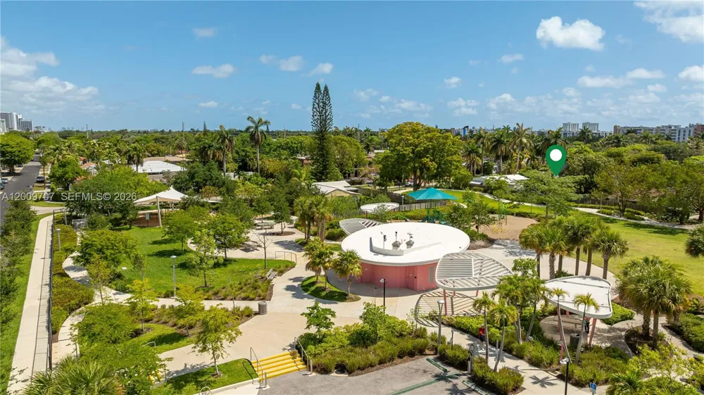 906 NE 5th St Hallandale Beach, FL 33009