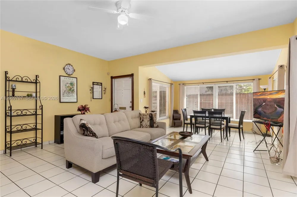 906 NE 5th St Hallandale Beach, FL 33009