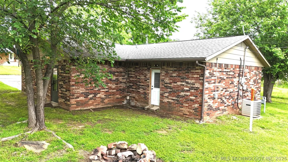 1109 Palmer Lane Eufaula, OK 74432