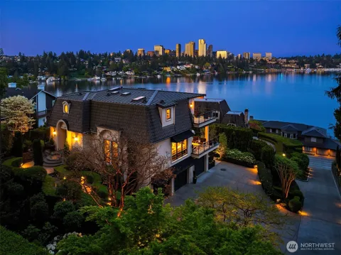 232 Overlake Drive E
