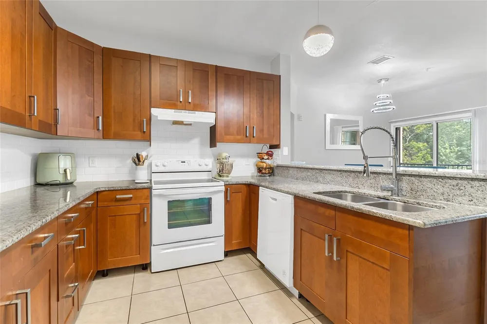 1995 ERVING CIRCLE #208 Ocoee, FL 34761