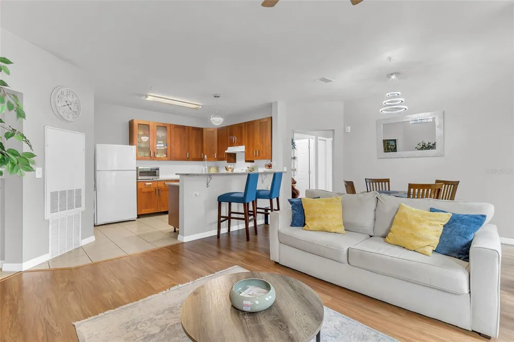 1995 ERVING CIRCLE #208 Ocoee, FL 34761