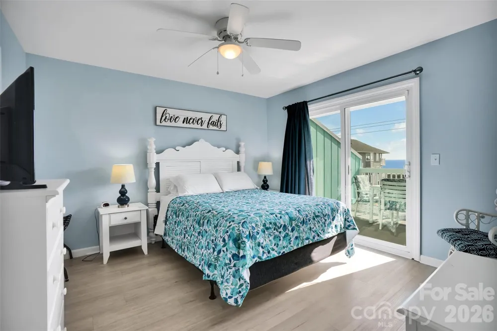1013 Carolina Beach Avenue Carolina Beach, NC 28428