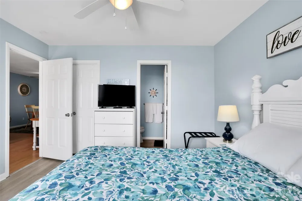 1013 Carolina Beach Avenue Carolina Beach, NC 28428