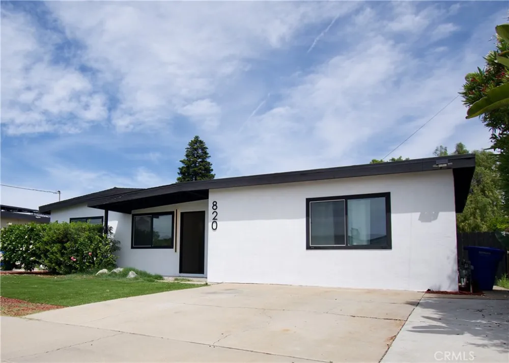 820 Iris Imperial Beach, CA 91932