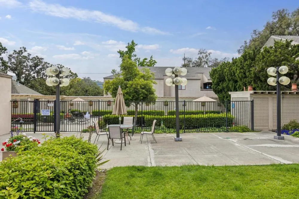 443 Alberto Way #B218 Los Gatos, CA 95032
