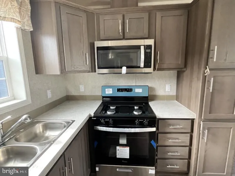 409 OAK DRIVE Green Lane, PA 18054