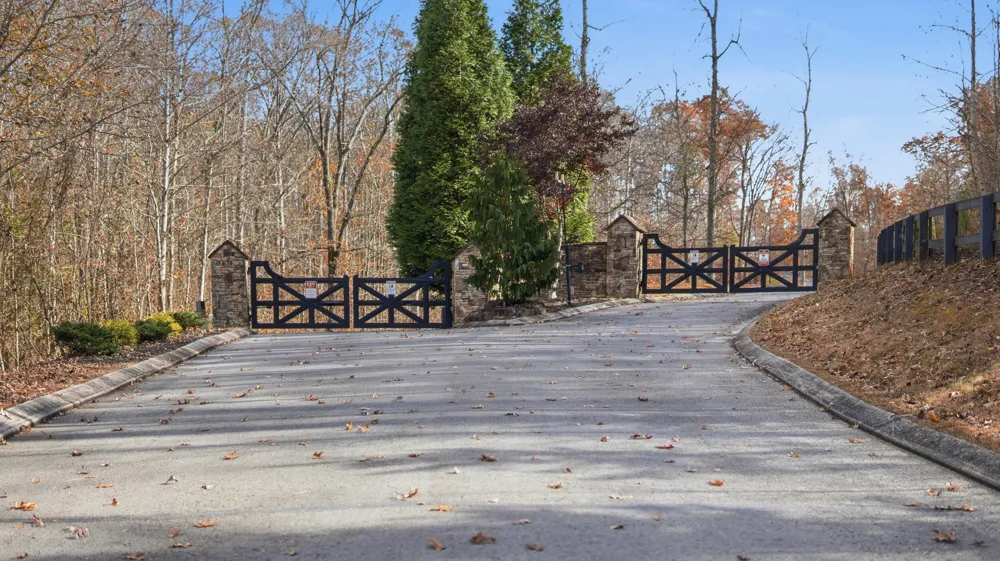 145 Quail Hollow Cove Spring City, TN 37381