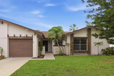 6125 Elsinore Cir