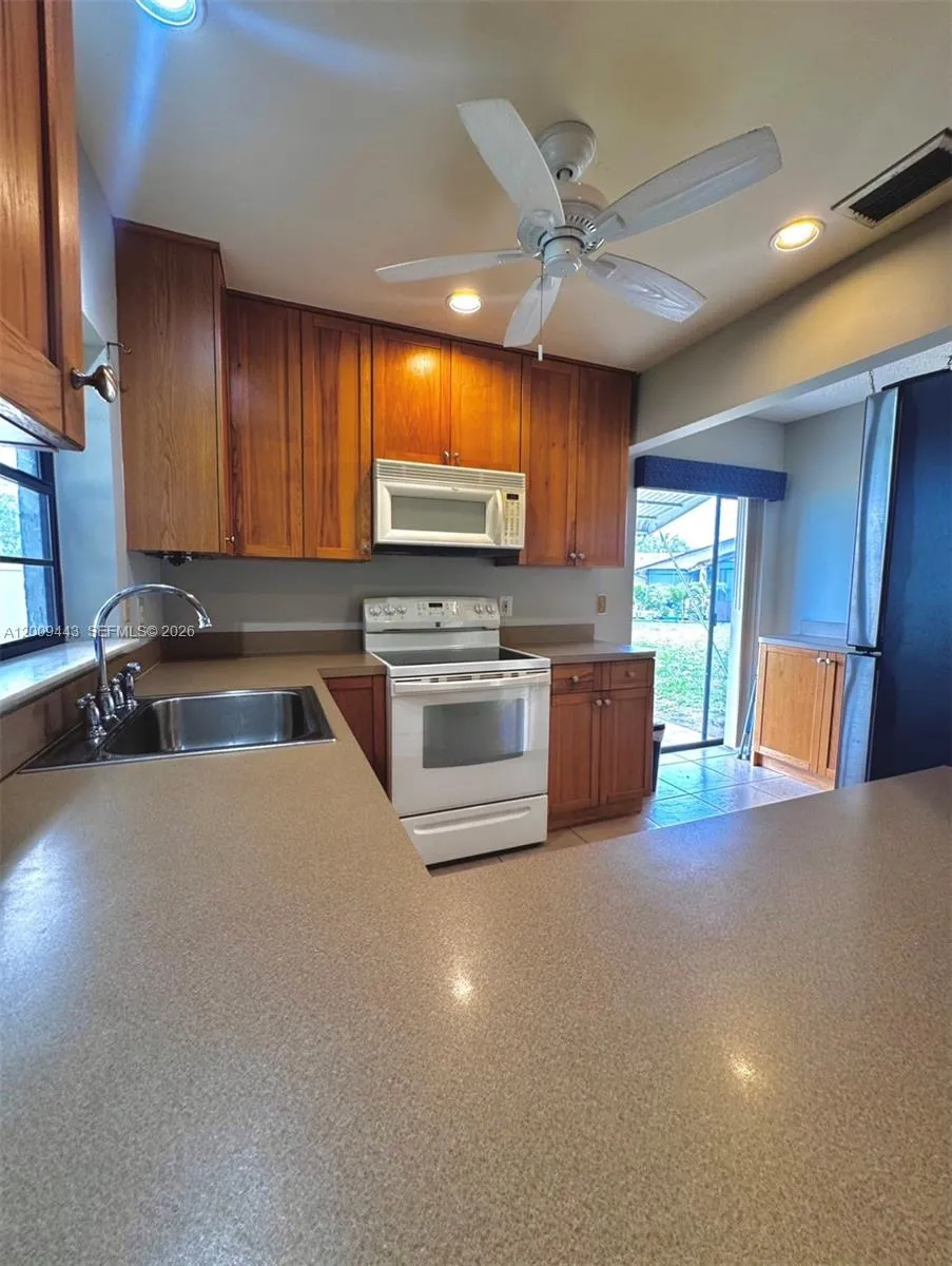 6125 Elsinore Cir Green Acres, FL 33463