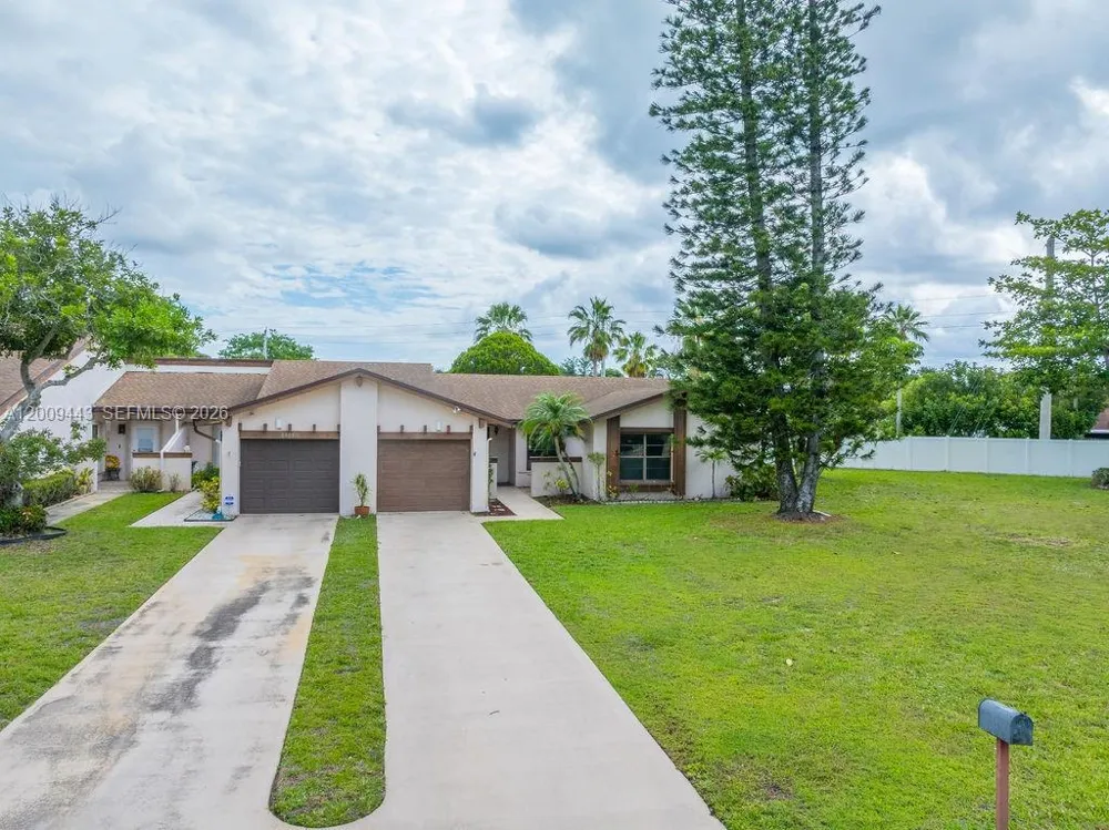 6125 Elsinore Cir Green Acres, FL 33463