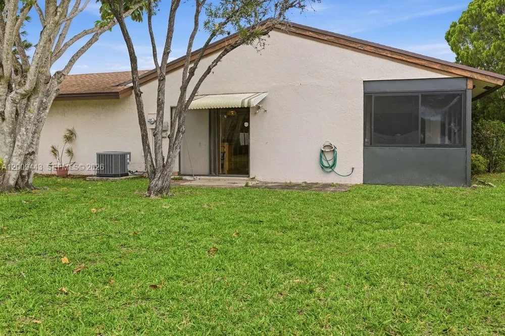 6125 Elsinore Cir Green Acres, FL 33463