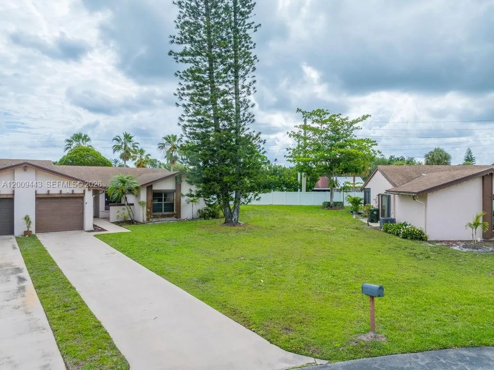 6125 Elsinore Cir Green Acres, FL 33463