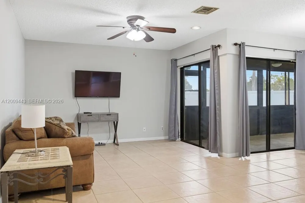 6125 Elsinore Cir Green Acres, FL 33463