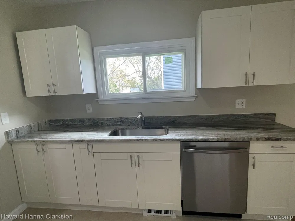 8 Maple Street Oxford Village, MI 48371