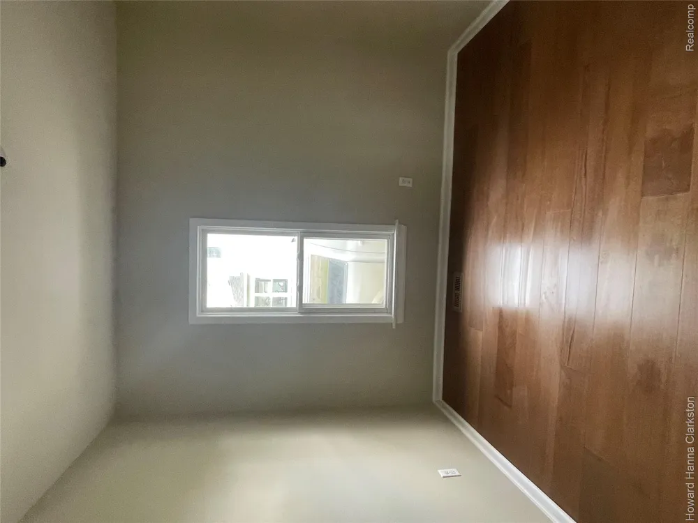 8 Maple Street Oxford Village, MI 48371