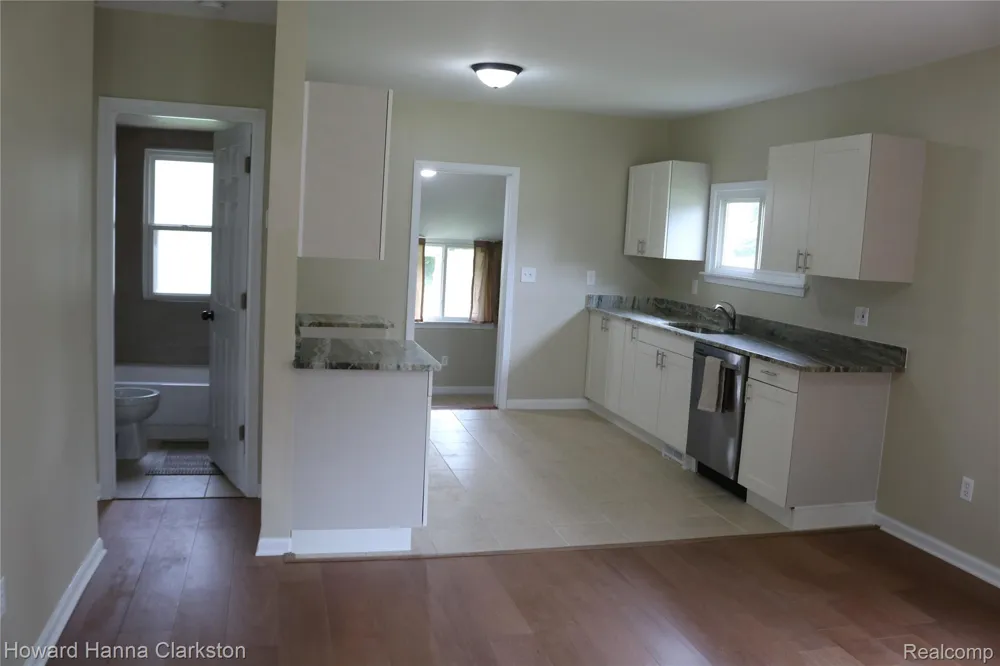 8 Maple Street Oxford Village, MI 48371