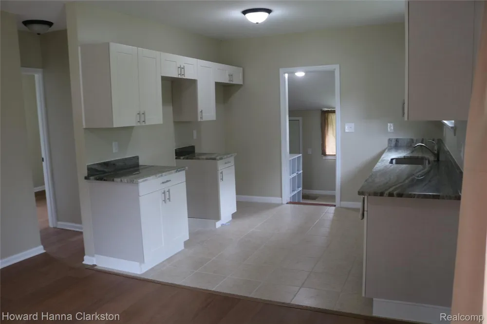 8 Maple Street Oxford Village, MI 48371