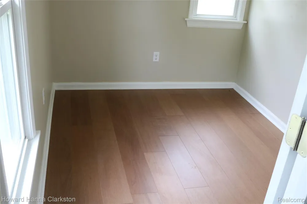 8 Maple Street Oxford Village, MI 48371