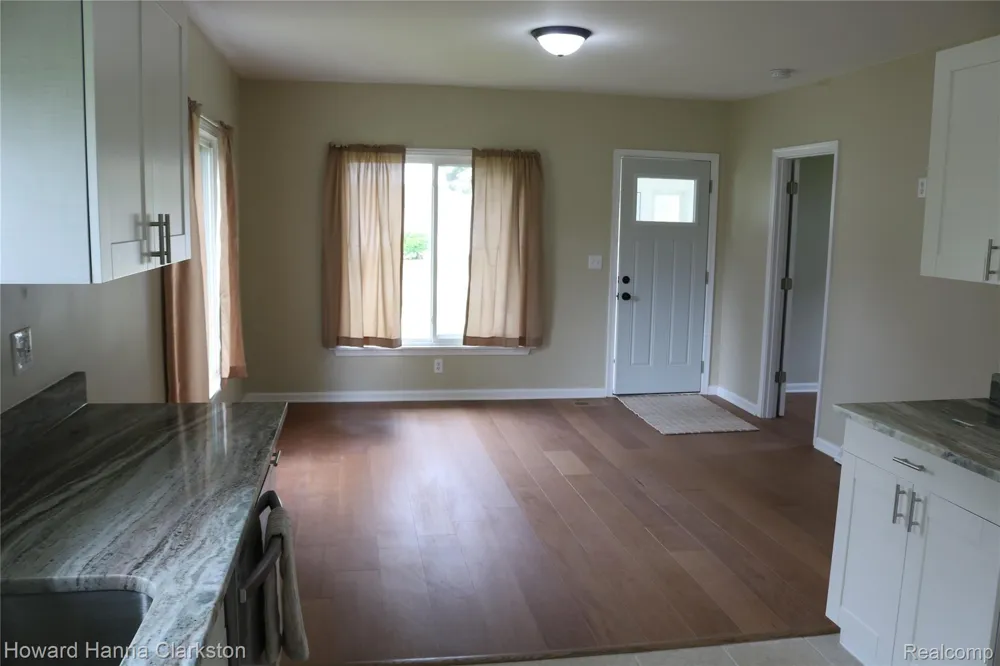 8 Maple Street Oxford Village, MI 48371