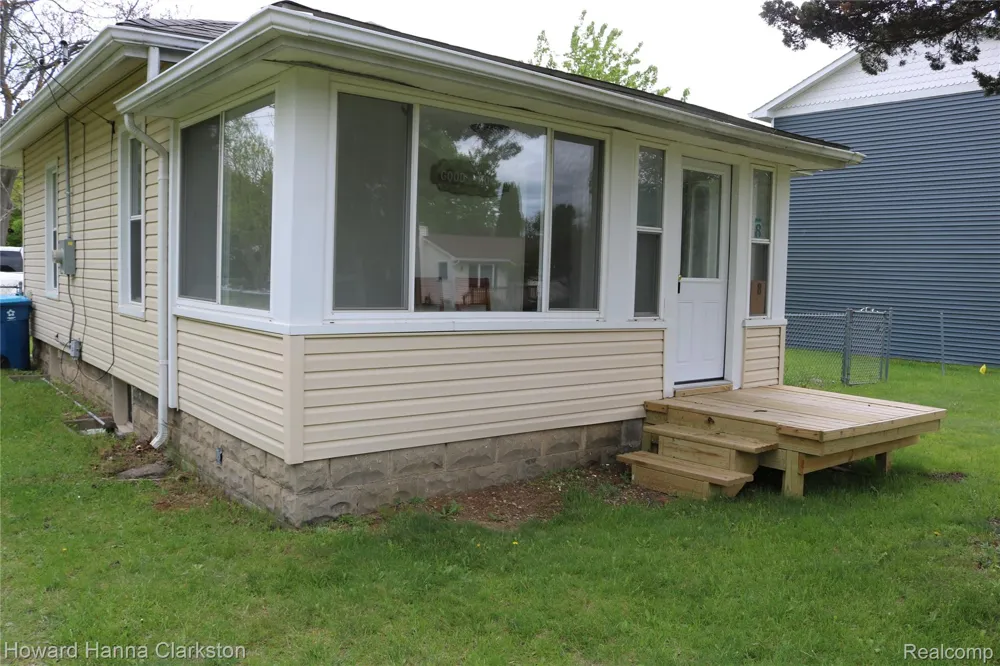 8 Maple Street Oxford Village, MI 48371
