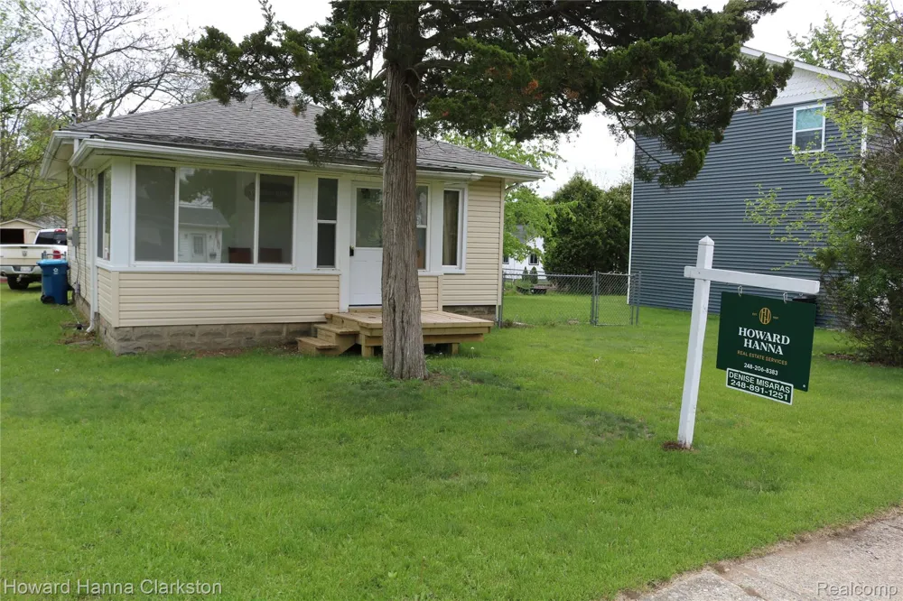 8 Maple Street Oxford Village, MI 48371