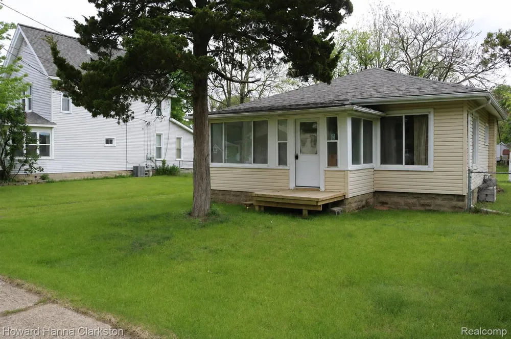 8 Maple Street Oxford Village, MI 48371