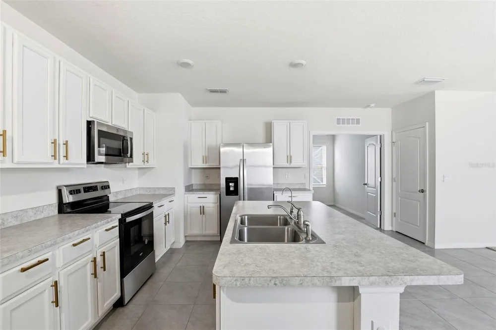 6777 HUNTLEIGH HAMMOCK ROAD Harmony, FL 34773