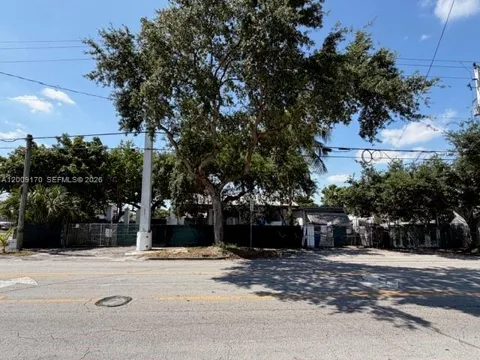 890 E 52nd St