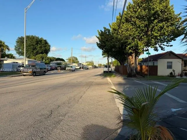 890 E 52nd St Hialeah, FL 33013