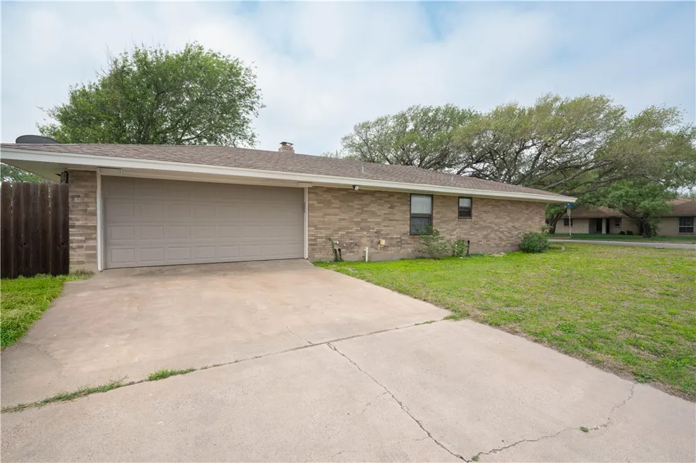 750 Retama Avenue Taft, TX 78390