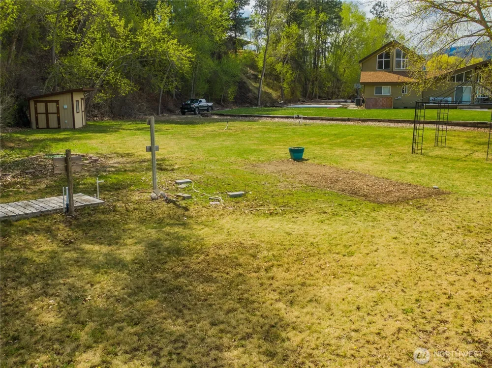 41 Champerty Road Oroville, WA 98844