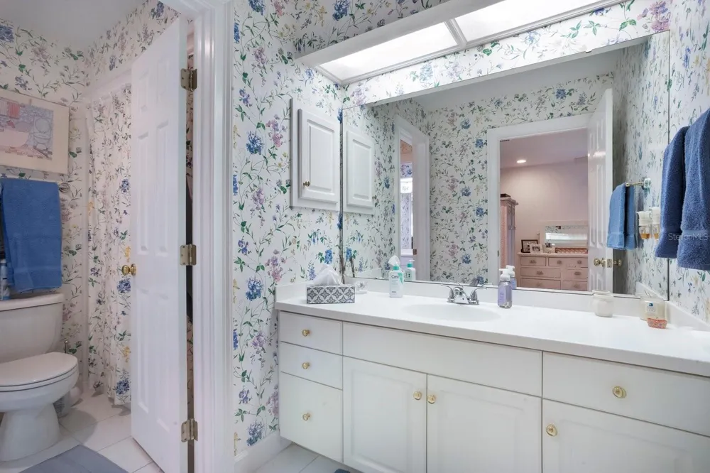 1451 HOLLINGSWORTH OAKS DRIVE Lakeland, FL 33803