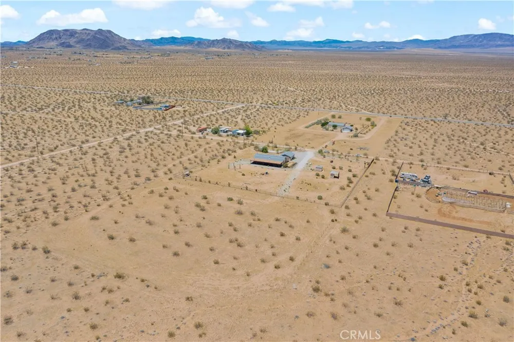 61375 Leslie Lane Landers, CA 92285
