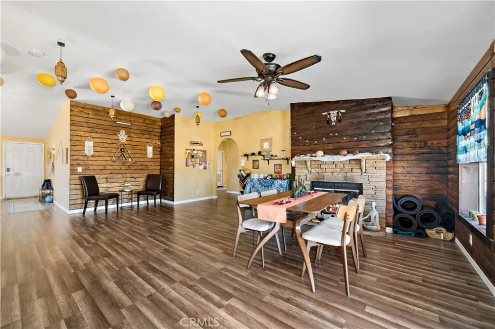 61375 Leslie Lane Landers, CA 92285