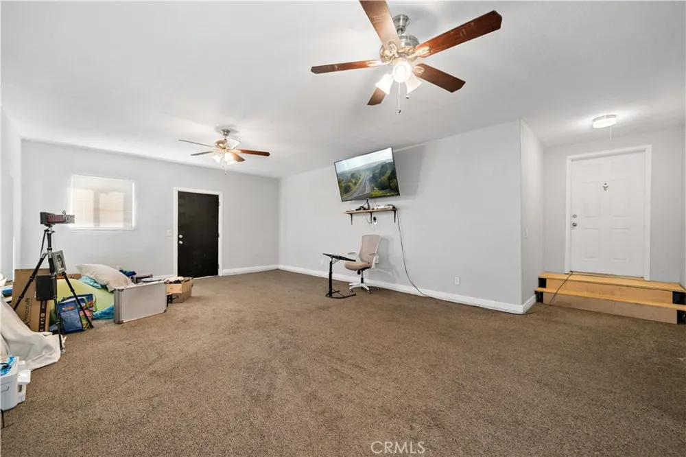 61375 Leslie Lane Landers, CA 92285
