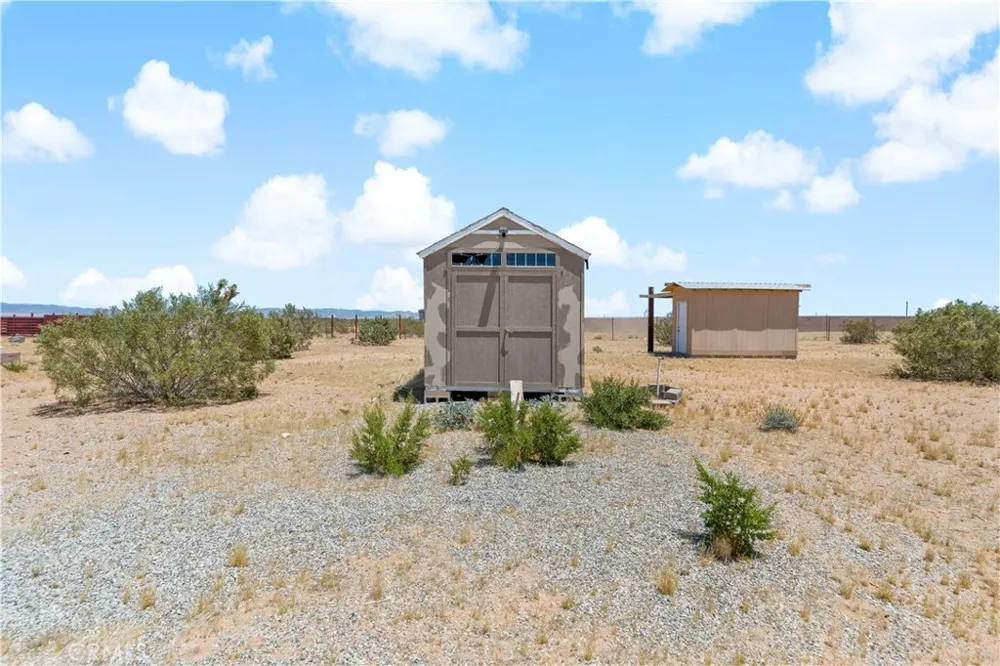 61375 Leslie Lane Landers, CA 92285
