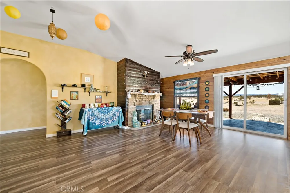 61375 Leslie Lane Landers, CA 92285