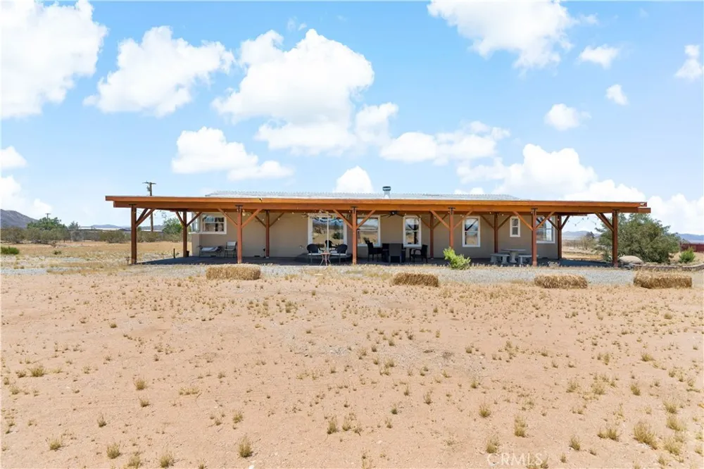 61375 Leslie Lane Landers, CA 92285