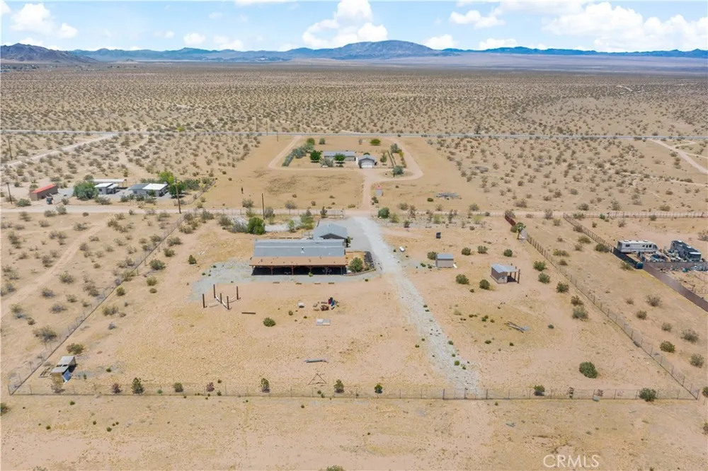 61375 Leslie Lane Landers, CA 92285
