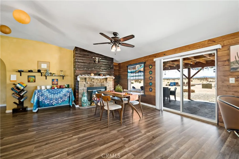 61375 Leslie Lane Landers, CA 92285